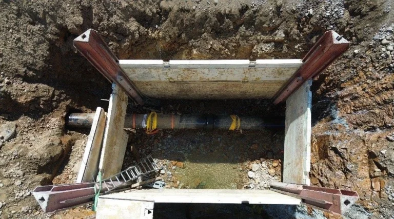 réparation conduite AEP, traversée de la Loire, Bas-en-Basset, canalisation PEHD Ø500, alimentation en eau potable, chantier technique, inspection ITV, vannes DN350, manchon électrosoudable, travaux VRD, ingénierie hydraulique, réhabilitation réseau eau, SYMPAE, B INGENIERIE, TREMA TP, infrastructure eau potable, maintenance réseau AEP, conduite sous-fluviale, expertise hydraulique