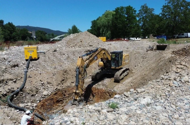 réparation conduite AEP, traversée de la Loire, Bas-en-Basset, canalisation PEHD Ø500, alimentation en eau potable, chantier technique, inspection ITV, vannes DN350, manchon électrosoudable, travaux VRD, ingénierie hydraulique, réhabilitation réseau eau, SYMPAE, B INGENIERIE, TREMA TP, infrastructure eau potable, maintenance réseau AEP, conduite sous-fluviale, expertise hydraulique